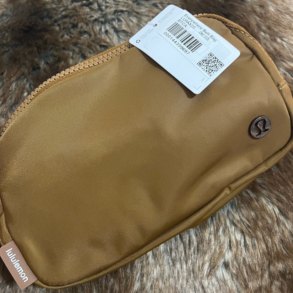 NWT Lululemon Everywhere Belt Bag